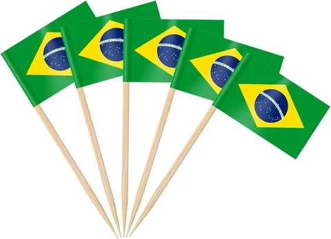 Palitos com bandeirinhas do Brasil dupla face para decorar docinhos e petiscos